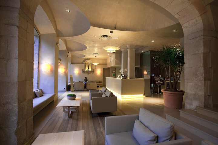 Entrance & Lobby