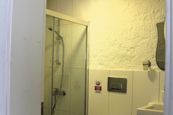 Room 14 of 21