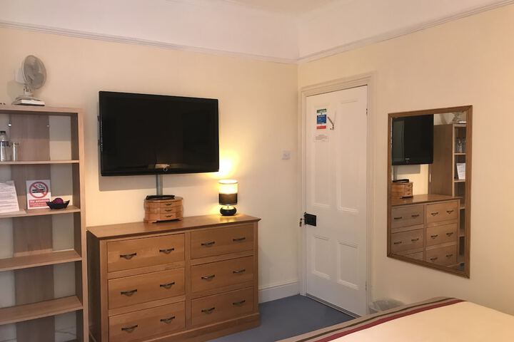 Room 27 of 68