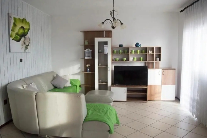 Room 3 of 18