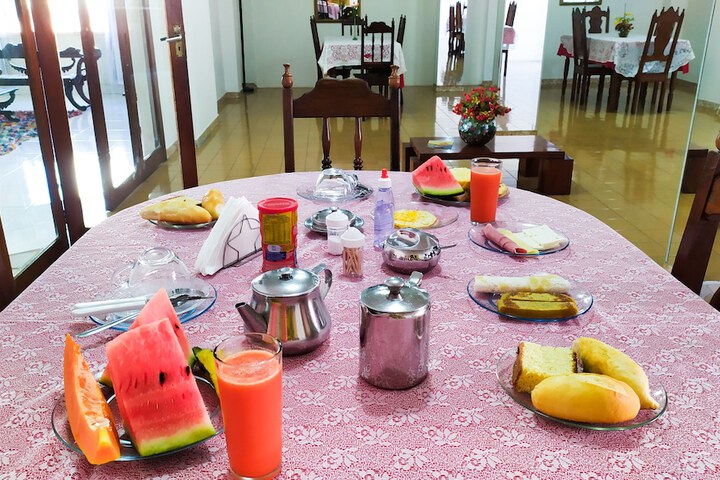 Dining 15 of 21