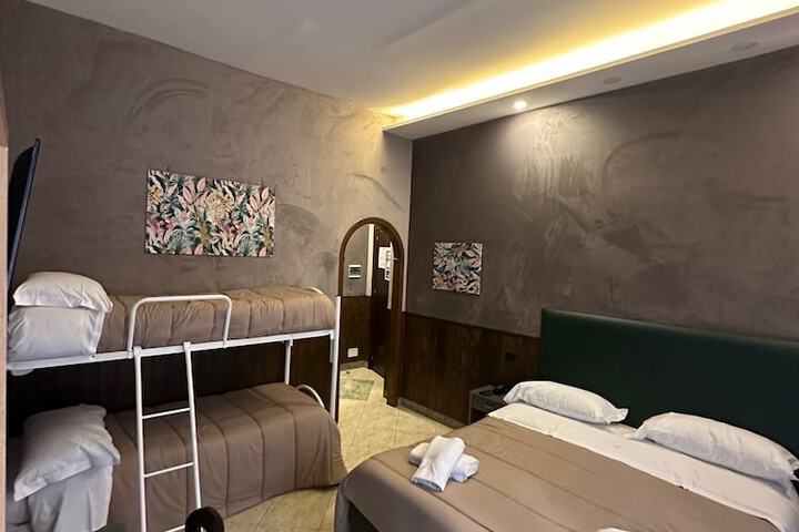 Room 4 of 14