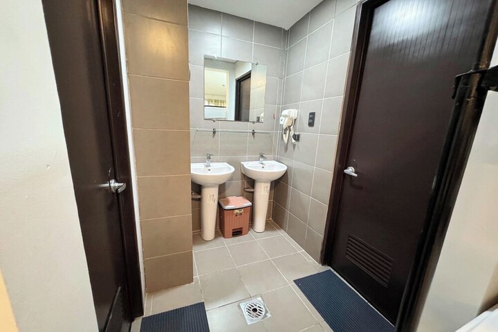 Room 30 of 41