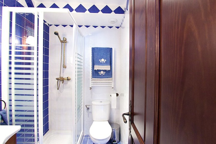 Room 32 of 75