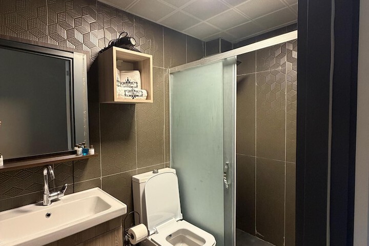 Room 42 of 59