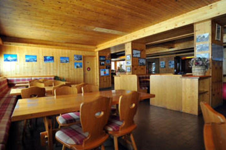 Dining 17 of 18
