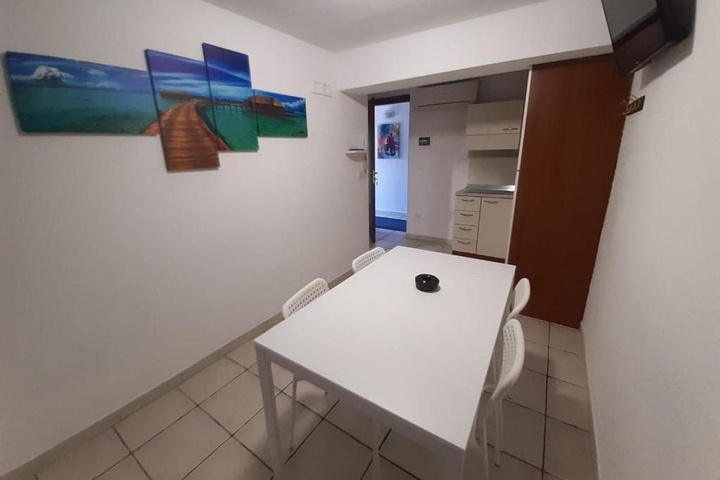 Room 8 of 20