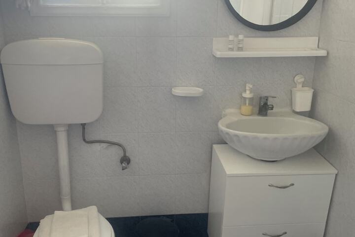 Room 16 of 18