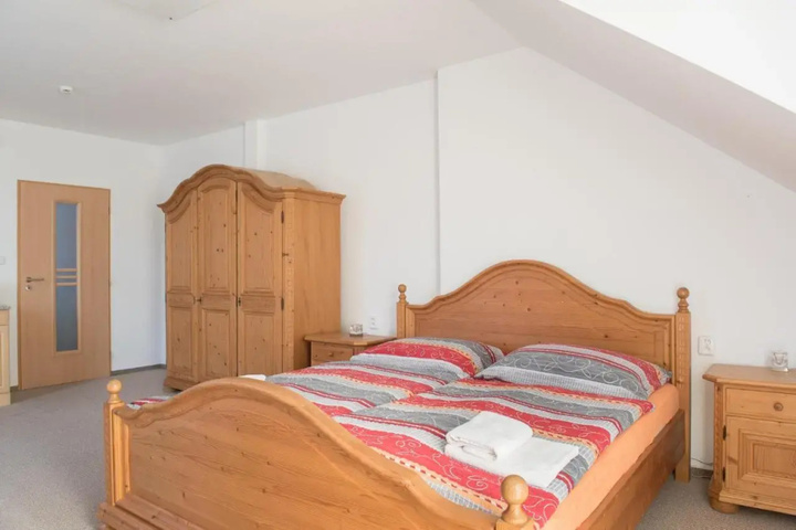 Room 6 of 32