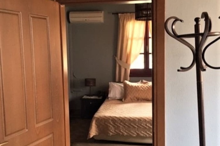 Room 6 of 34
