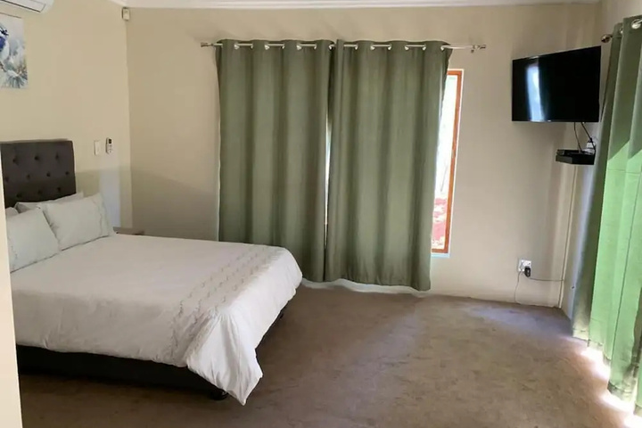 Room 5 of 16
