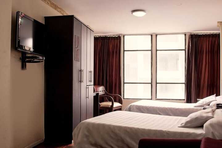 Room 9 of 33