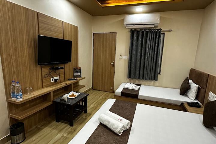 Room 25 of 38