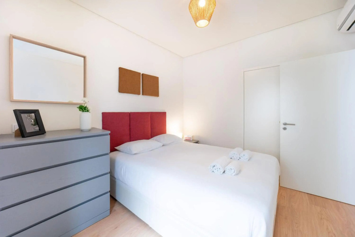 Room 6 of 10
