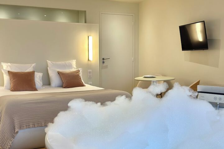 Room 182 of 780