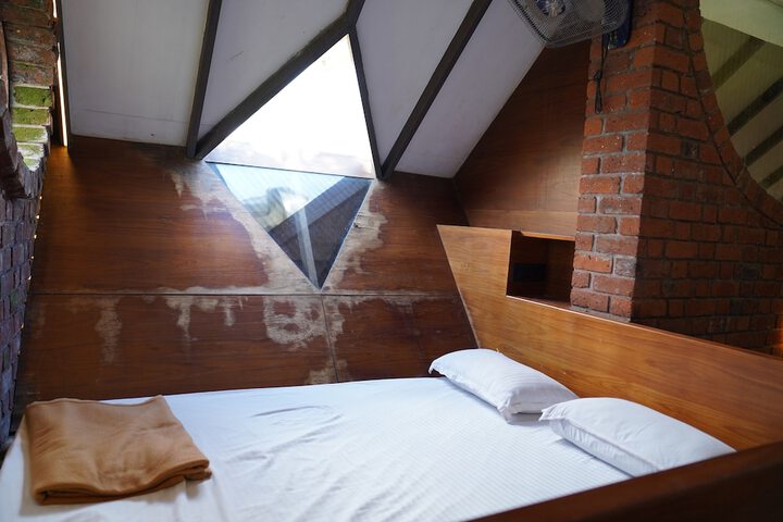 Room 17 of 47