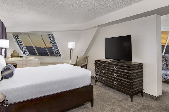 Pyramid Premier King Bed (6 of 25)