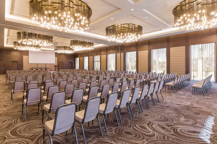 Ballroom/Hall 87 of 118