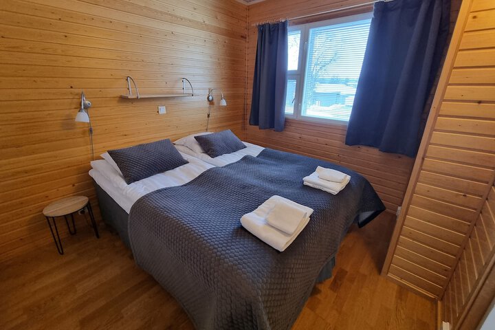 Room 2 of 32