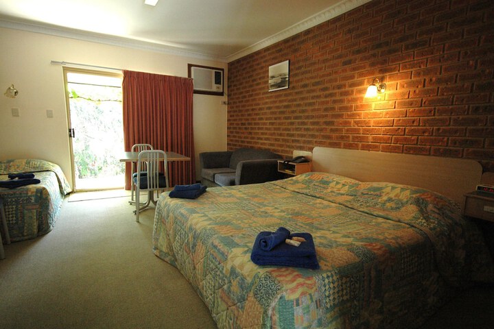 Room 2 of 16