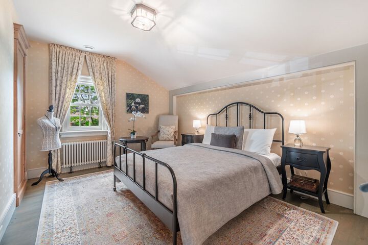 Room 7 of 62