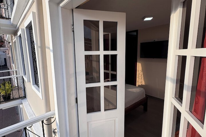 Room 32 of 46