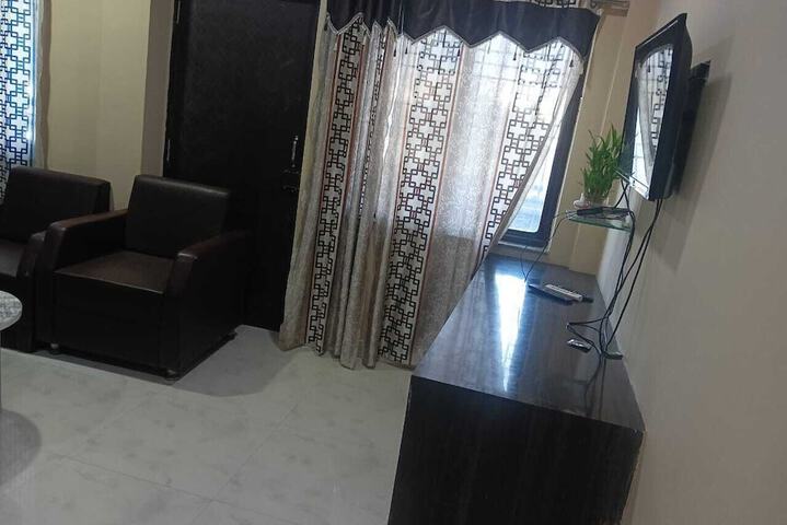 Room 4 of 10