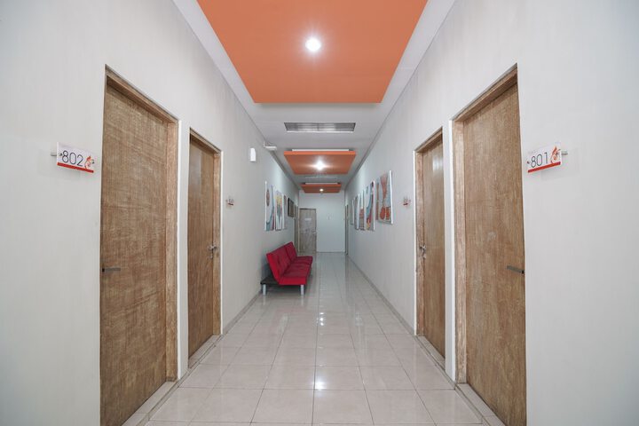 Ballroom/Hall 17 of 19