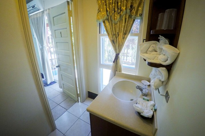 Room 169 of 258