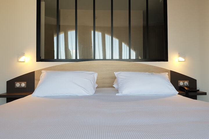 Room 21 of 103