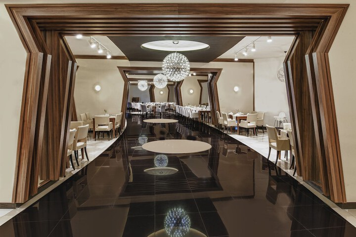 Dining 84 of 138