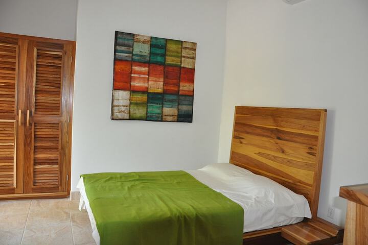 Room 5 of 40