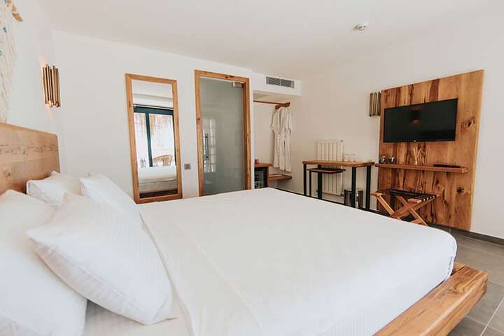Room 25 of 76
