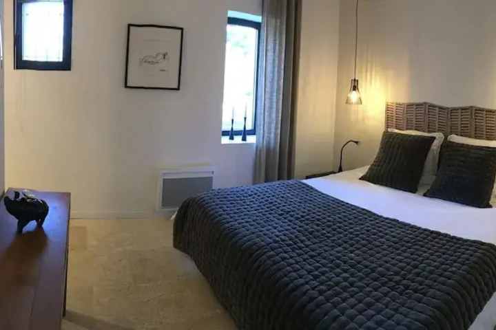 Room 6 of 18