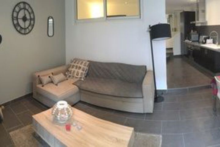 Room 9 of 9