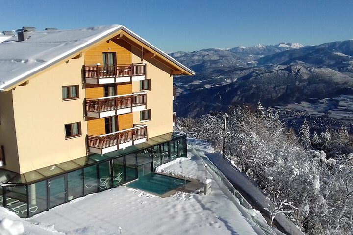 Hotel 74 of 80