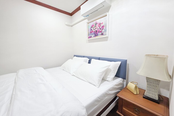Room 53 of 76