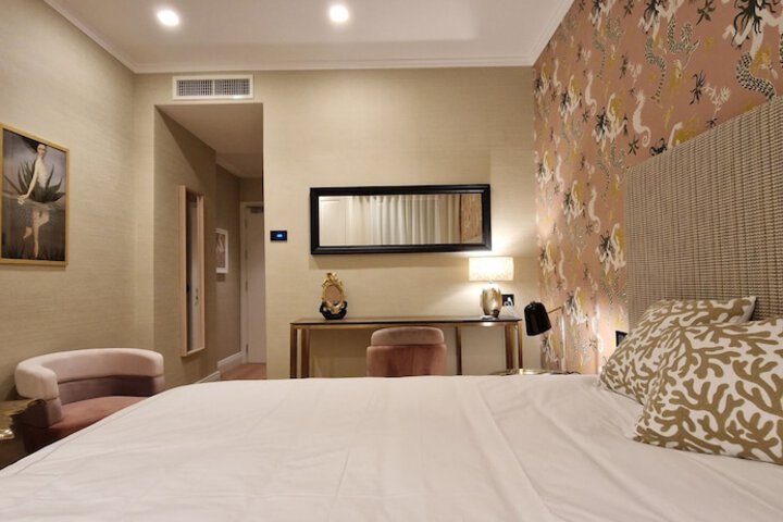 Room 6 of 27