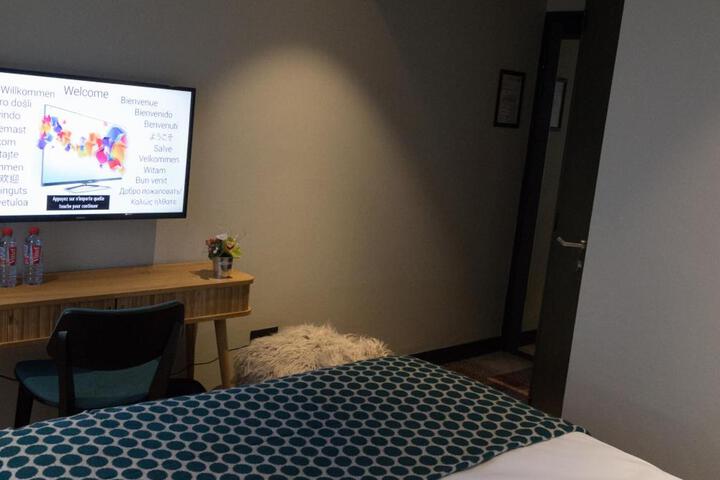 Room 16 of 65