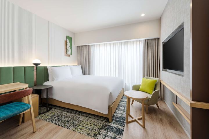 Room 18 of 65