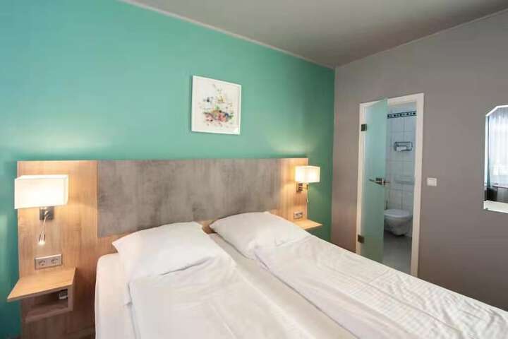Room 2 of 35