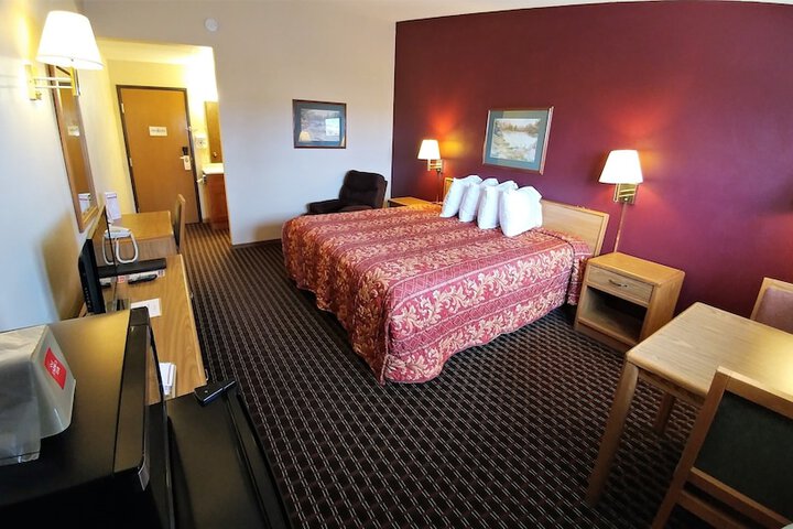 1 King Bed (6 of 7)
