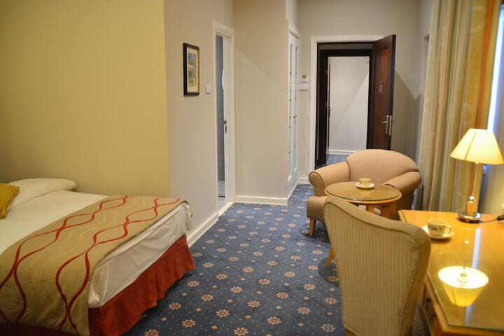 Room 10 of 47