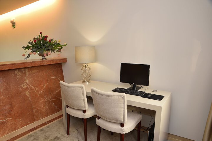 Business Center 34 of 39