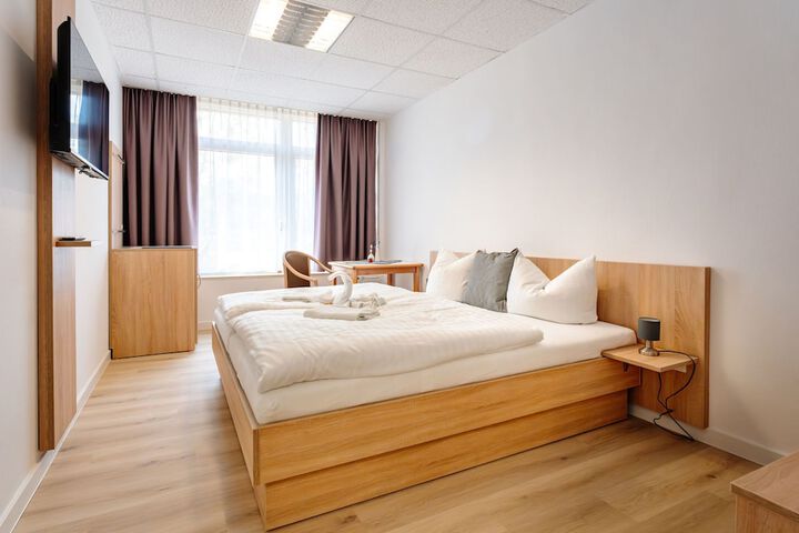 Room 7 of 48