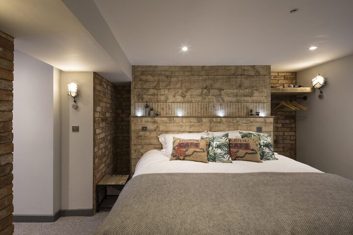 Room 10 of 113