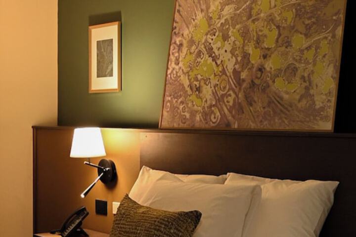 Room 6 of 24