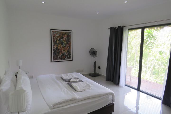 Room 10 of 27