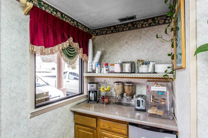 Breakfast/Coffee Service 36 of 37