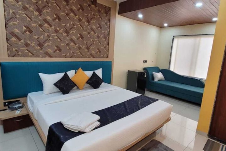 Room 3 of 9